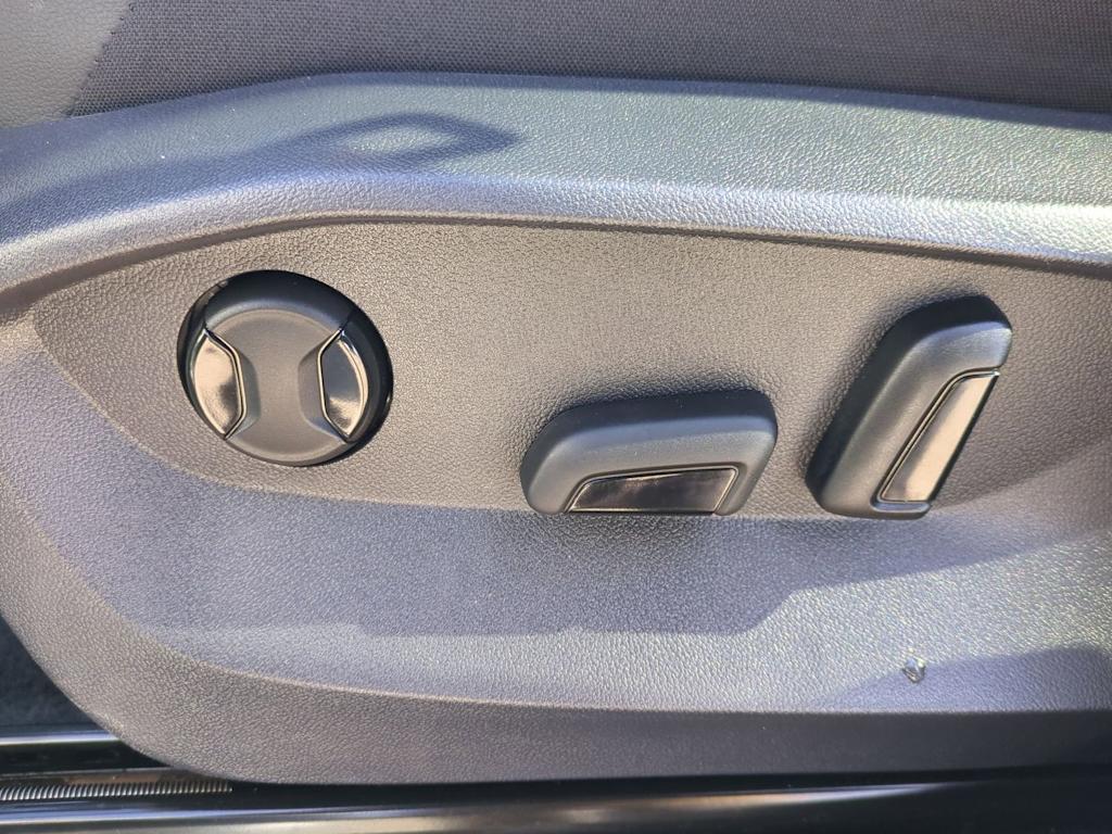 Thumbnail: 2023 Volkswagen Tiguan - 26