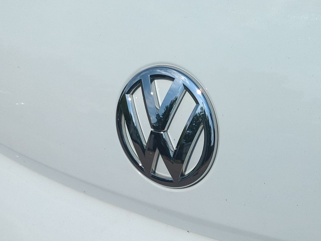 Thumbnail: 2017 Volkswagen Beetle - 23
