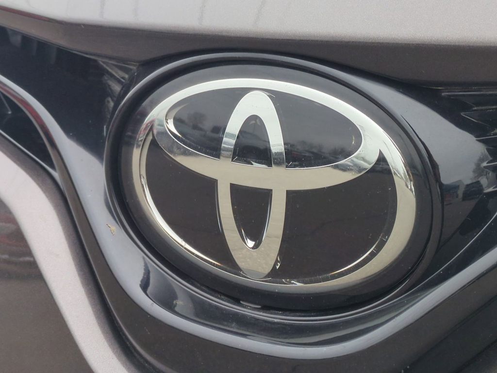 Thumbnail: 2018 Toyota Camry - 7