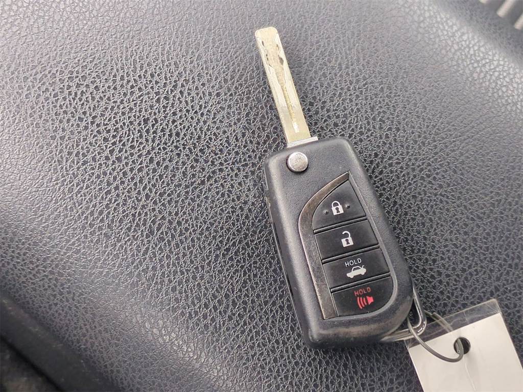 Thumbnail: 2019 Toyota Camry - 18