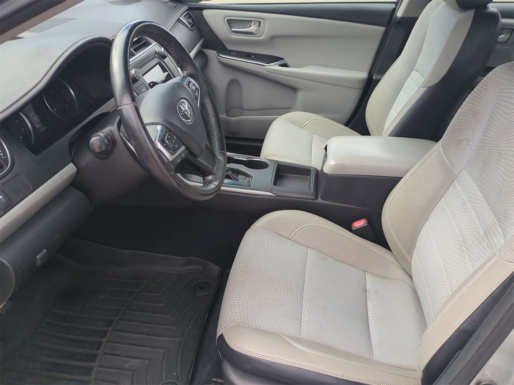 Thumbnail: 2017 Toyota Camry - 10