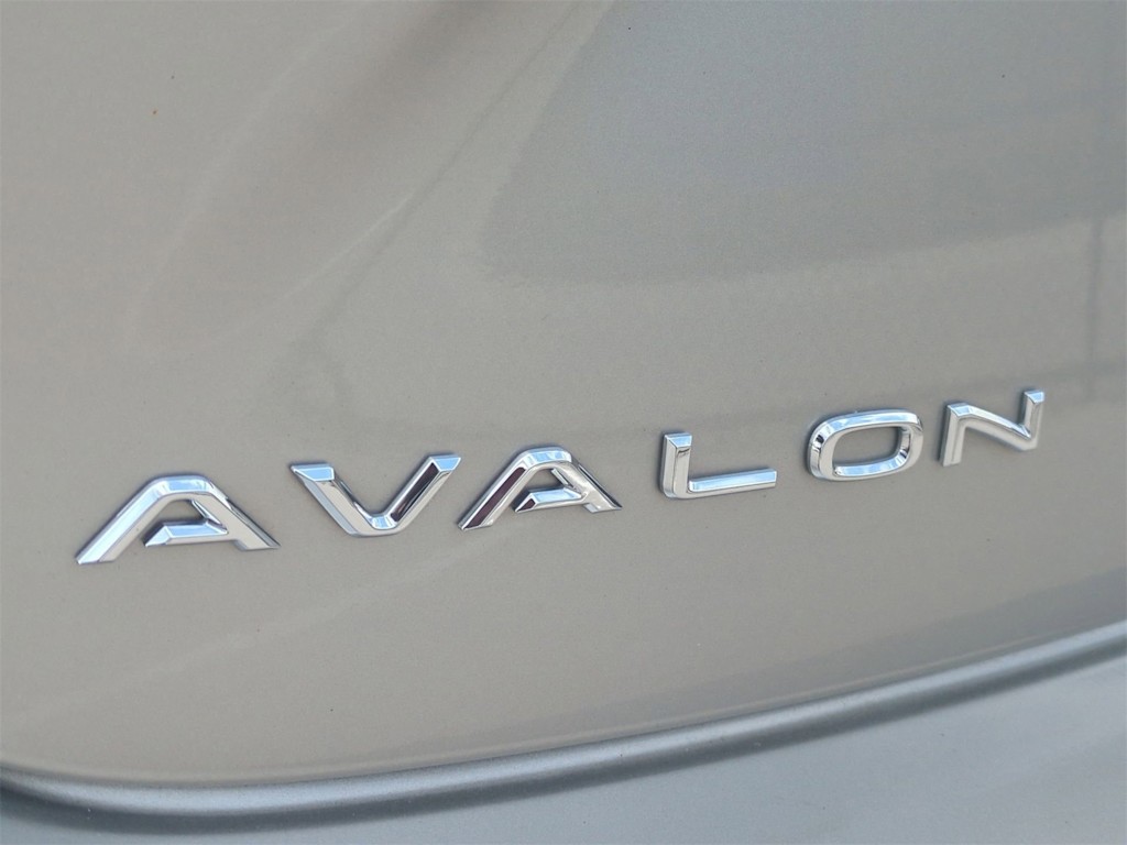 Thumbnail: 2017 Toyota Avalon - 25