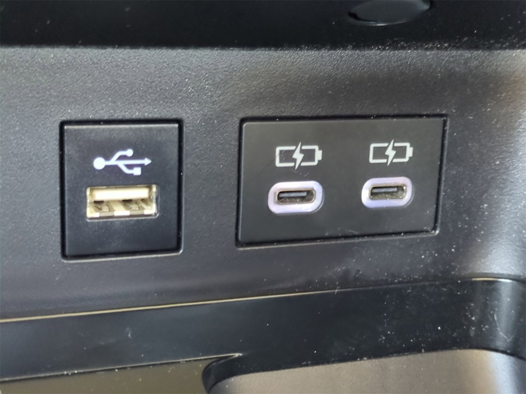 Thumbnail: 2025 Toyota Camry - 33