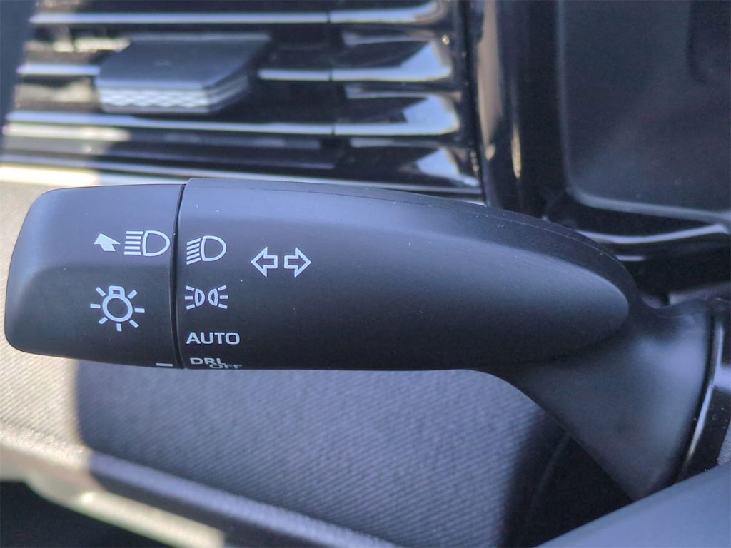 Thumbnail: 2025 Toyota Camry - 31