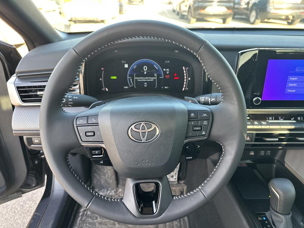 2025 Toyota Camry SE 2