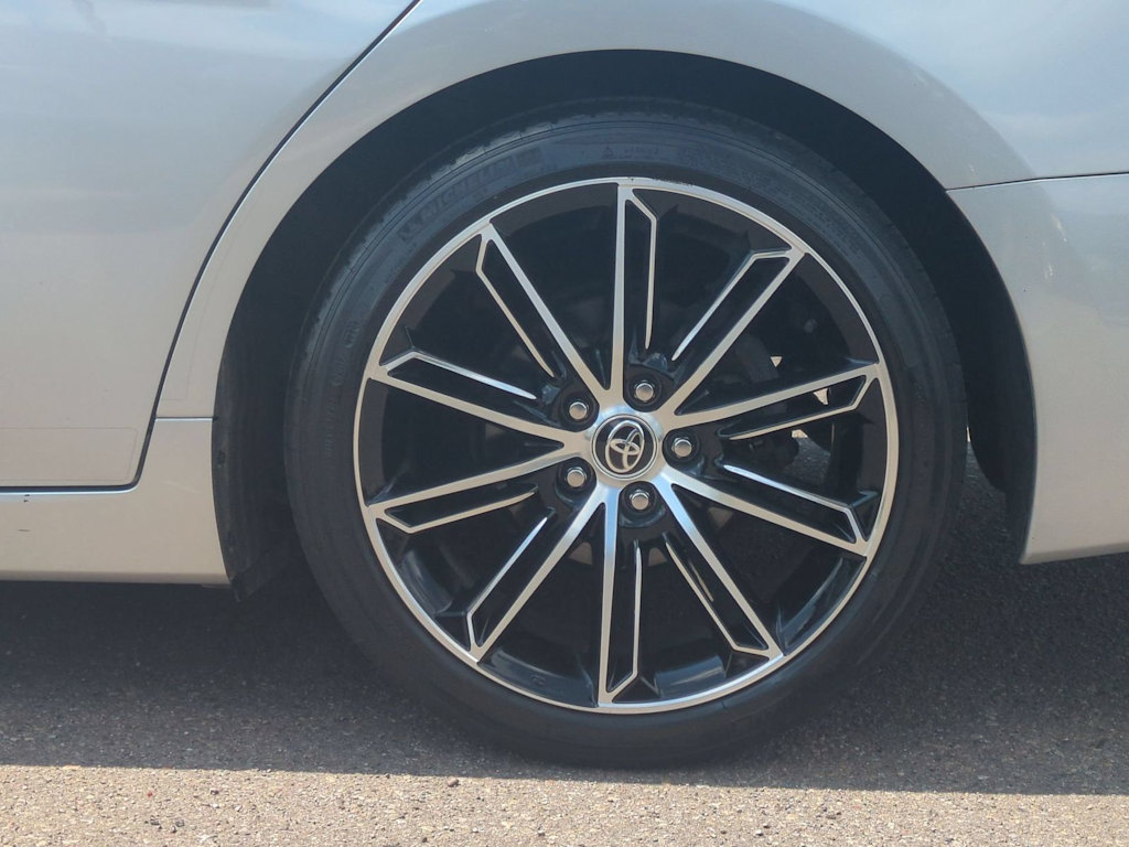 Thumbnail: 2021 Toyota Avalon - 8