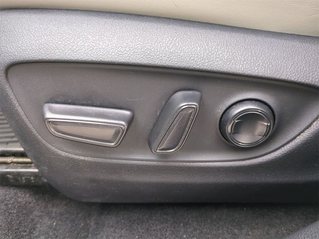 Thumbnail: 2023 Toyota RAV4 - 26