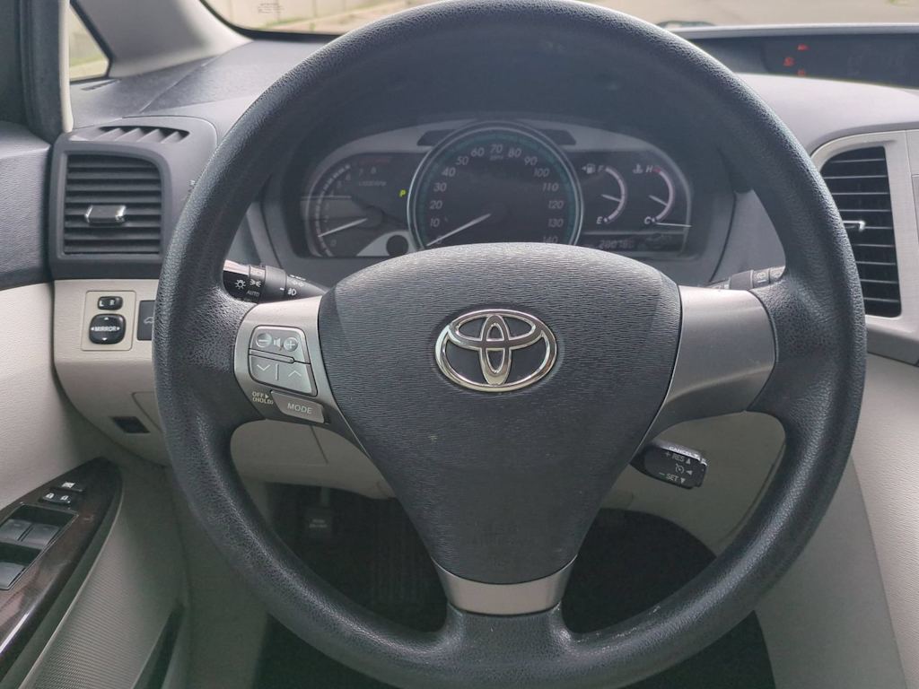 Thumbnail: 2009 Toyota Venza - 13