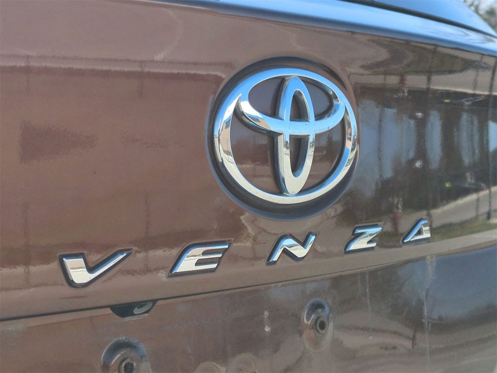 2010 Toyota Venza Base 25