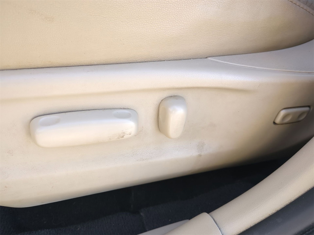 2010 Toyota Venza Base 26