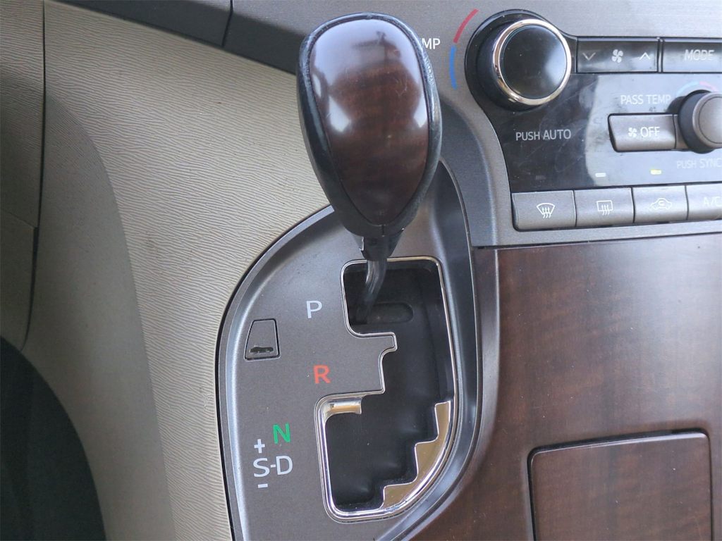 2010 Toyota Venza Base 15