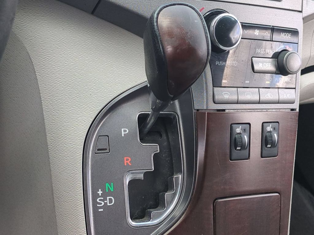 Thumbnail: 2012 Toyota Venza - 36
