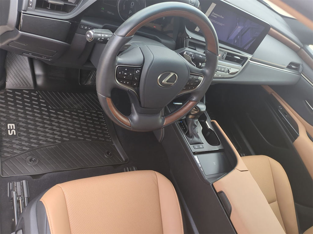 Thumbnail: 2023 Lexus ES - 2