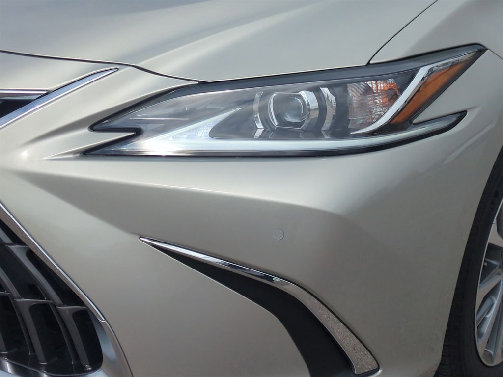 Thumbnail: 2023 Lexus ES - 24