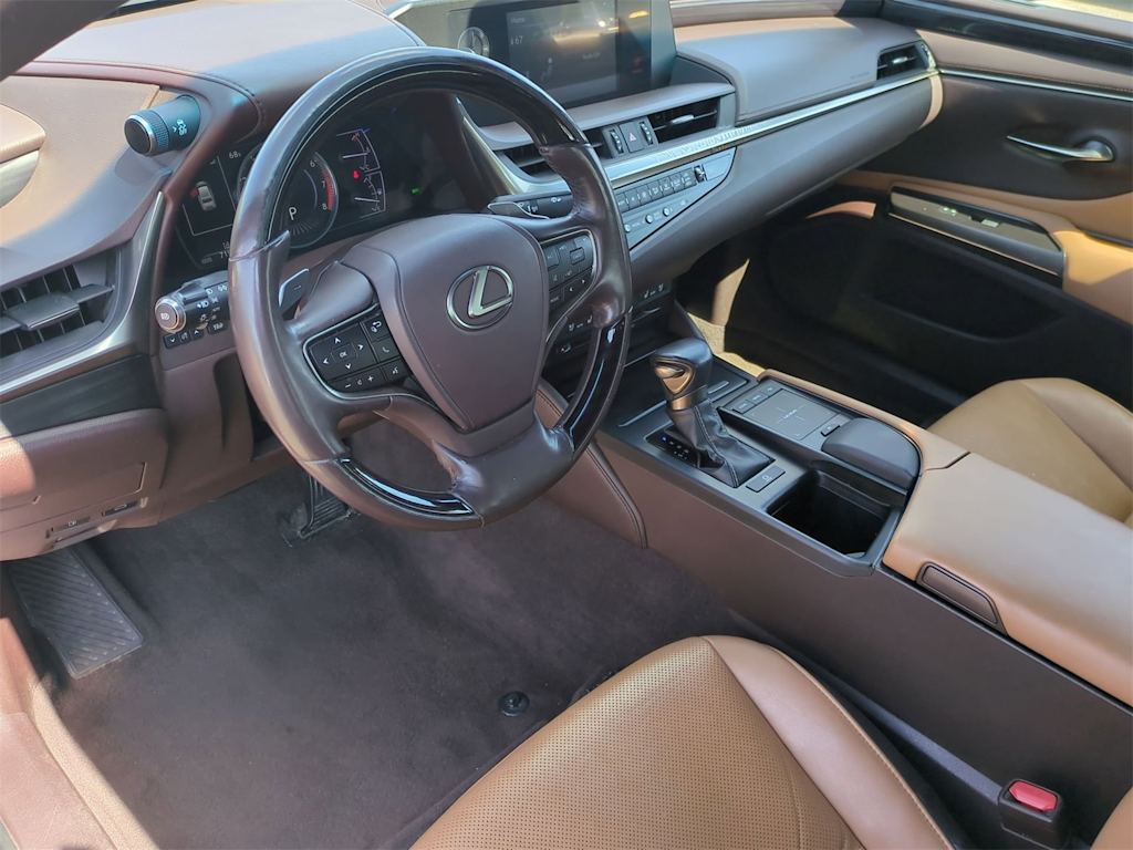 Thumbnail: 2019 Lexus ES - 2