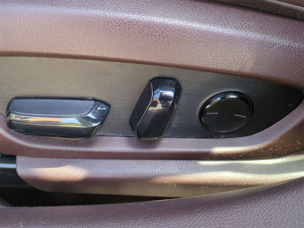 Thumbnail: 2019 Lexus ES - 25