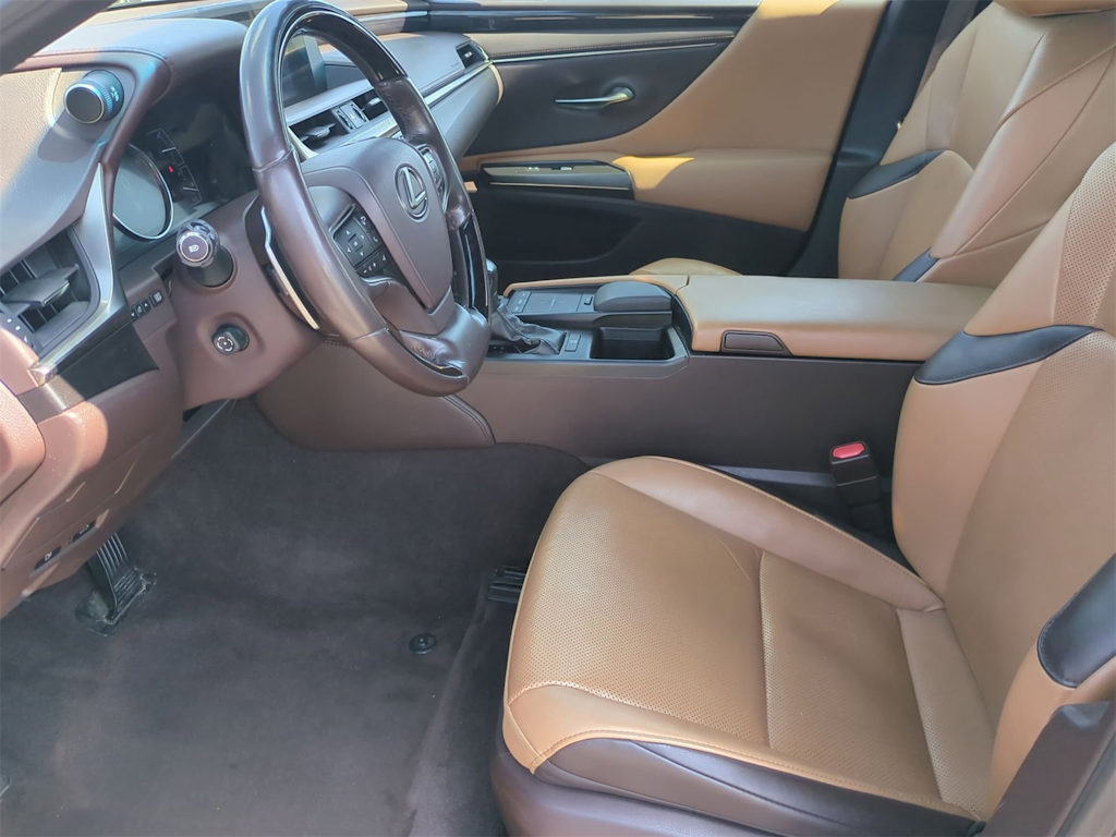 Thumbnail: 2019 Lexus ES - 10