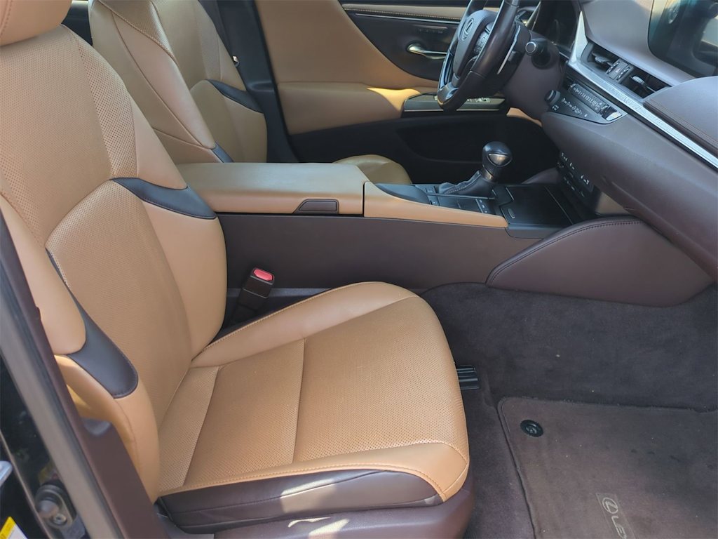 Thumbnail: 2019 Lexus ES - 11