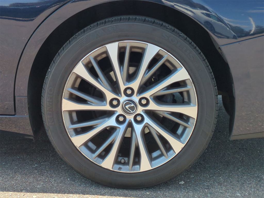 Thumbnail: 2019 Lexus ES - 8