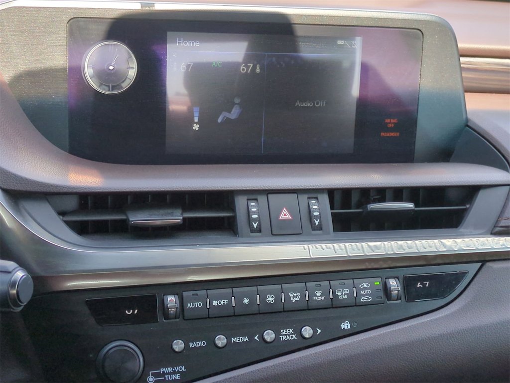 Thumbnail: 2019 Lexus ES - 32