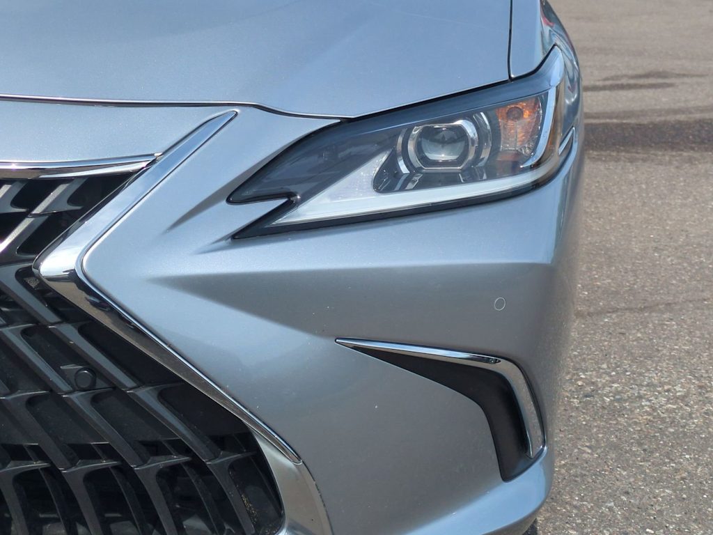 Thumbnail: 2025 Lexus ES - 23