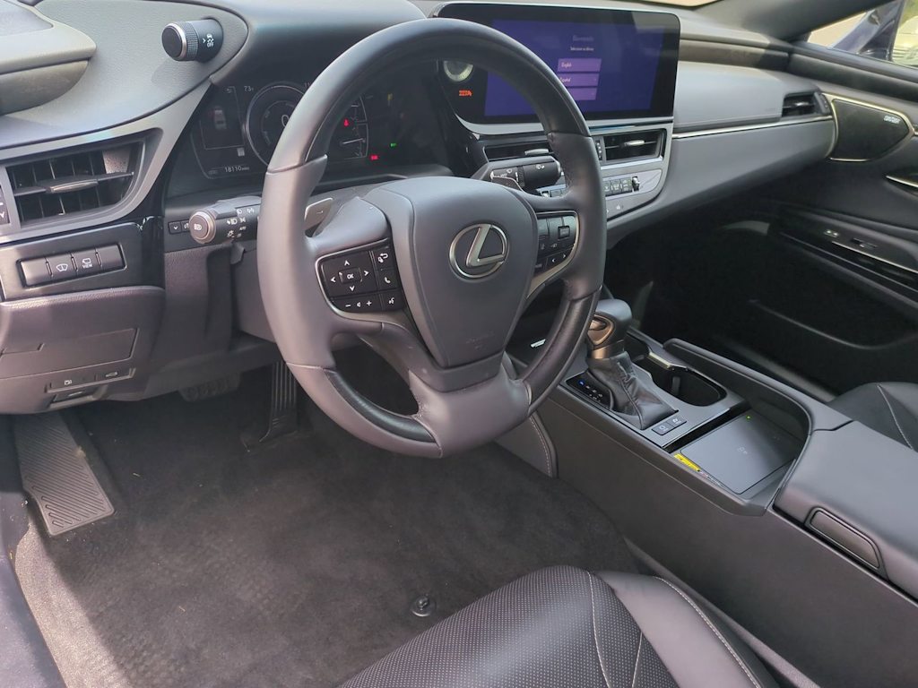 Thumbnail: 2025 Lexus ES - 2
