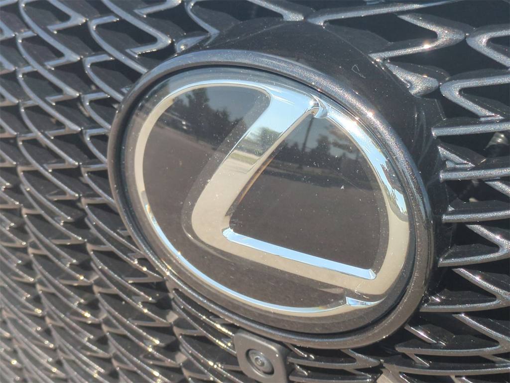 Thumbnail: 2023 Lexus ES - 7