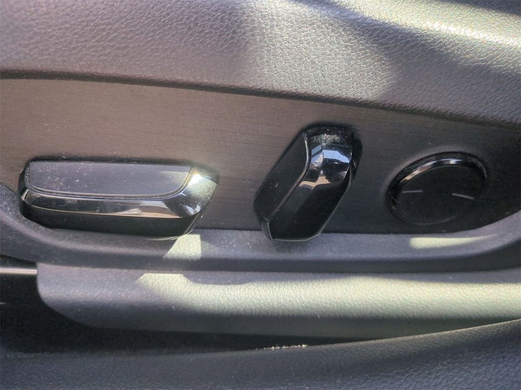 Thumbnail: 2023 Lexus ES - 26