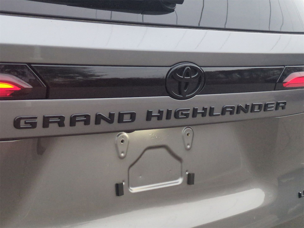 Thumbnail: 2026 Toyota Grand Highlander - 25