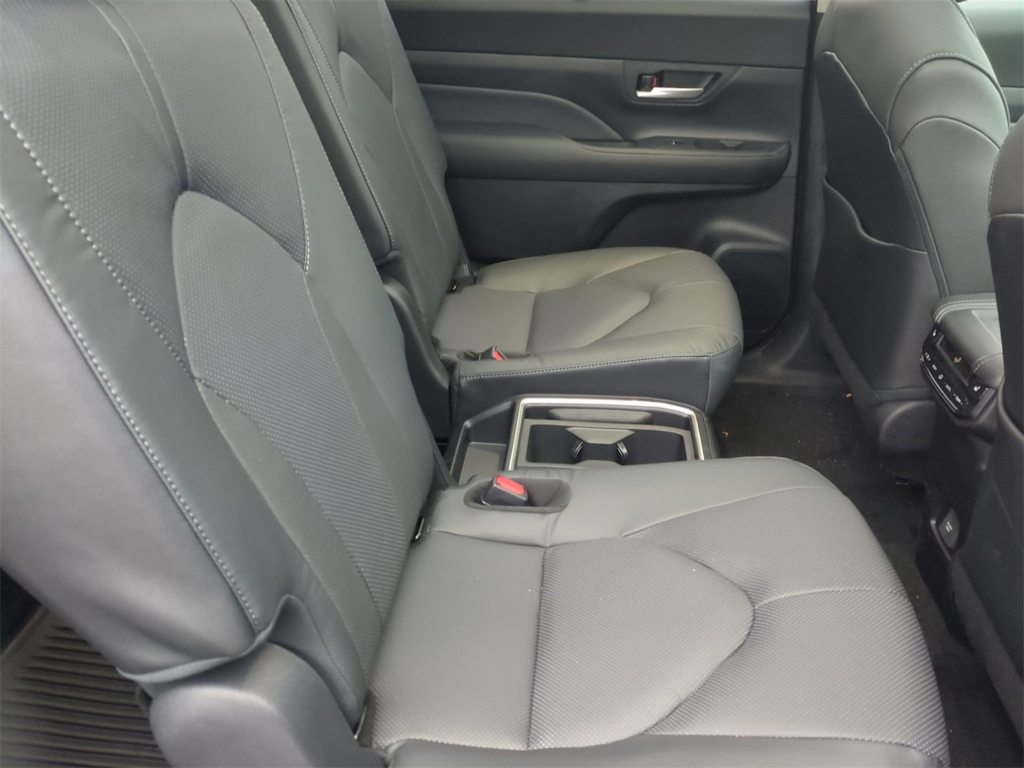 Thumbnail: 2026 Toyota Grand Highlander - 11