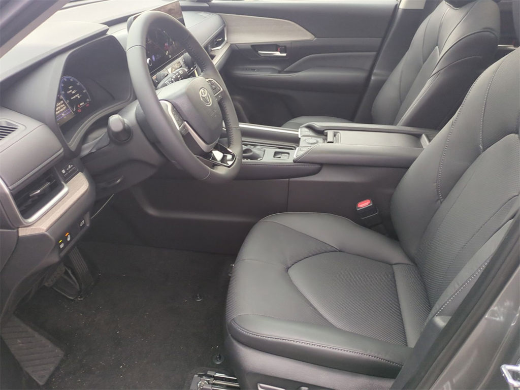 Thumbnail: 2026 Toyota Grand Highlander - 10