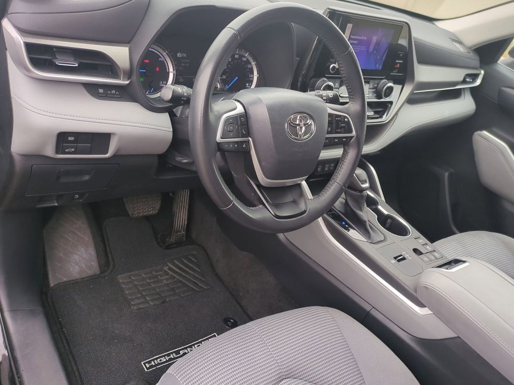 Thumbnail: 2023 Toyota Highlander - 2