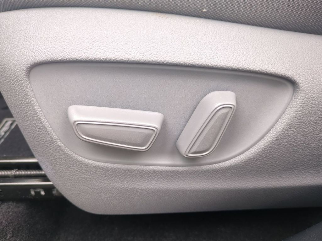 Thumbnail: 2023 Toyota Highlander - 25