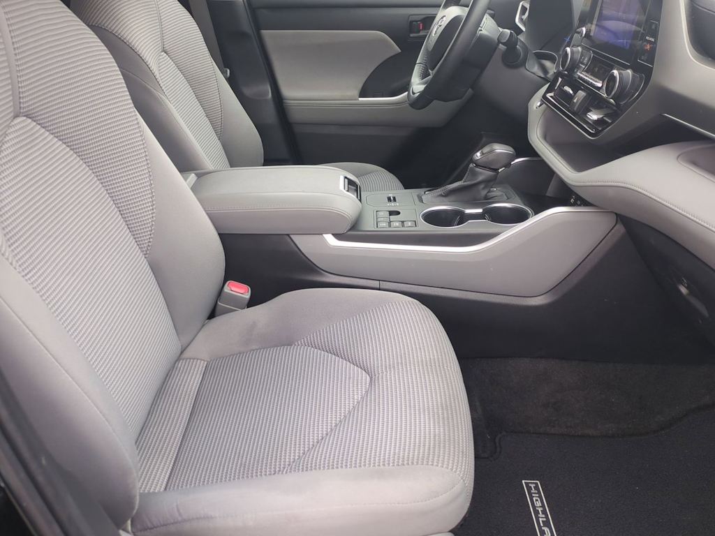 Thumbnail: 2023 Toyota Highlander - 28