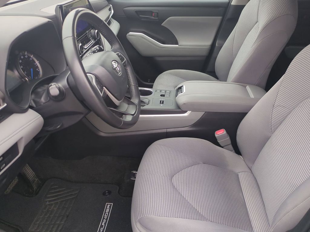 Thumbnail: 2023 Toyota Highlander - 10