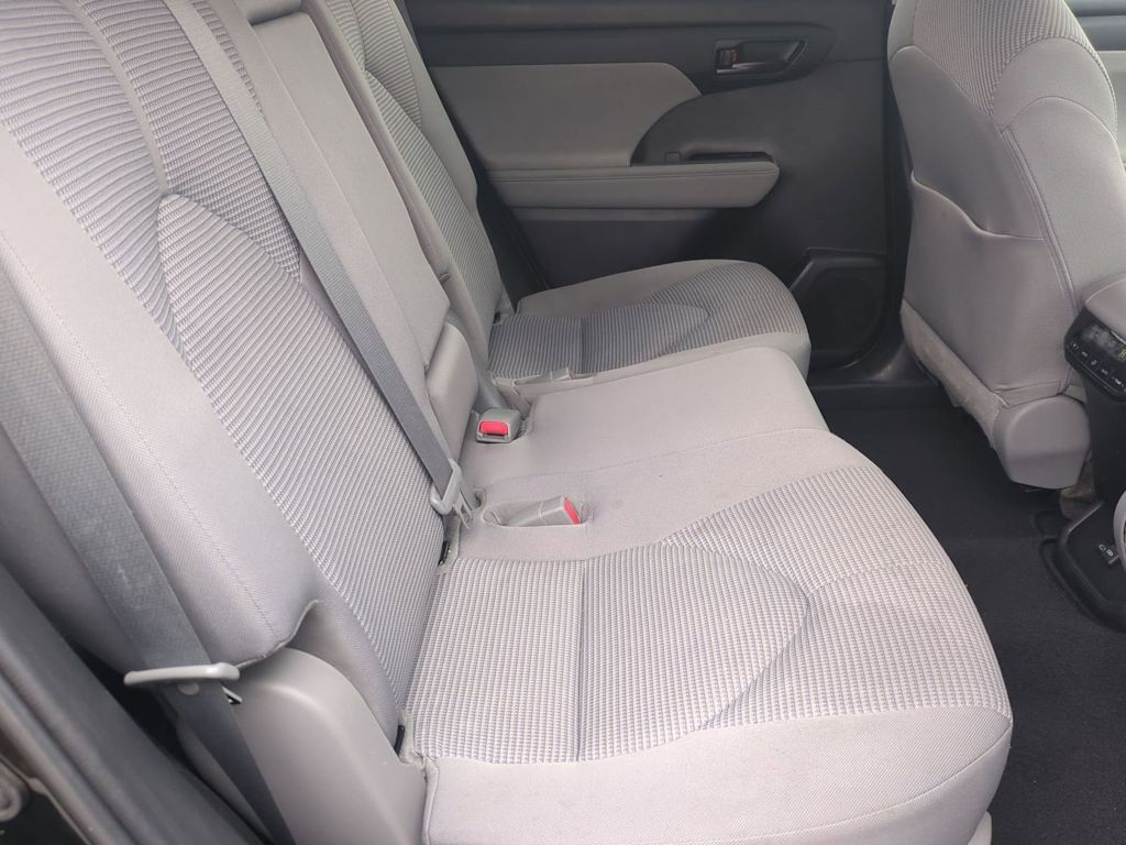 Thumbnail: 2023 Toyota Highlander - 27