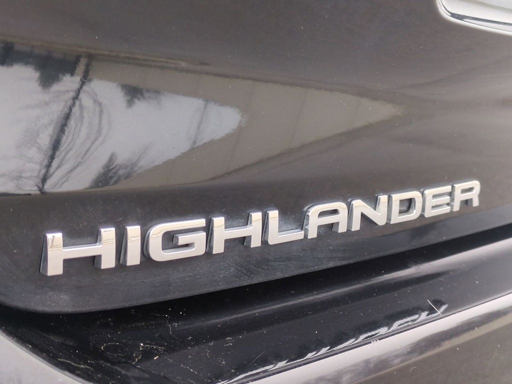 Thumbnail: 2023 Toyota Highlander - 24