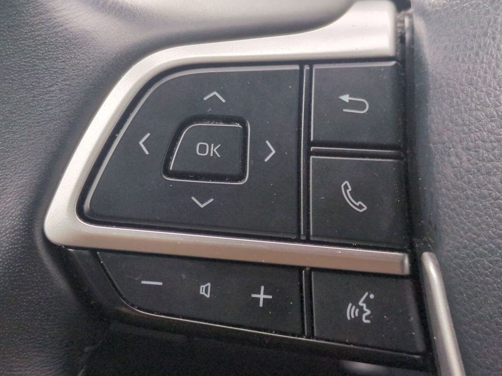 Thumbnail: 2023 Toyota Highlander - 29