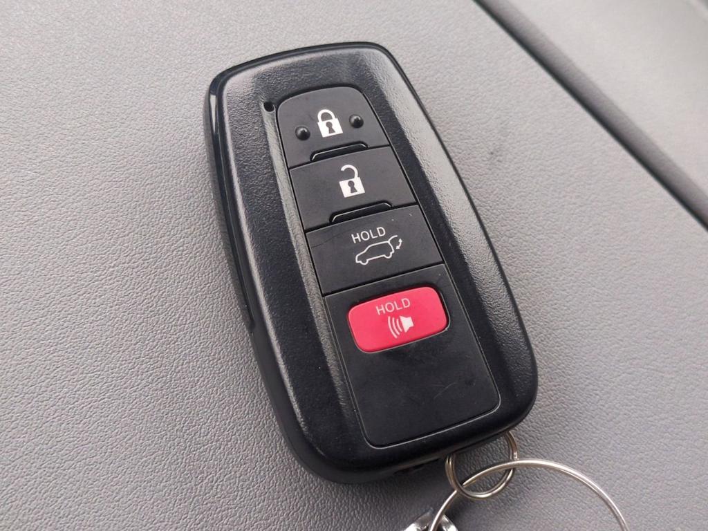 Thumbnail: 2023 Toyota Highlander - 17