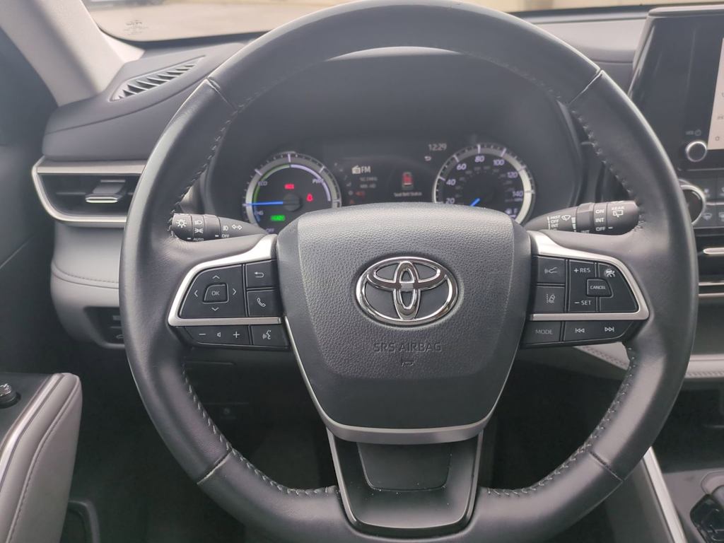 Thumbnail: 2023 Toyota Highlander - 13