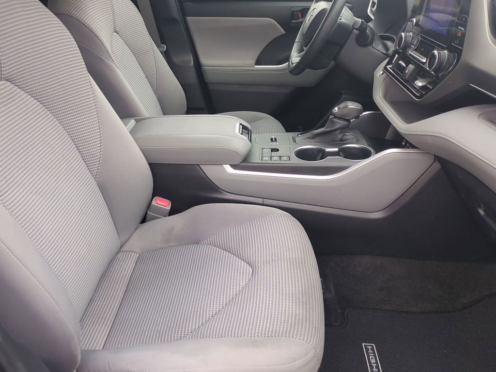 Thumbnail: 2023 Toyota Highlander - 11