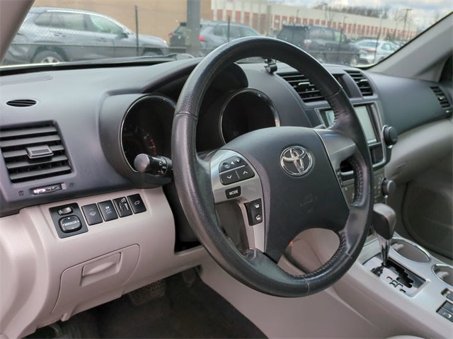 2013 Toyota Highlander SE 2