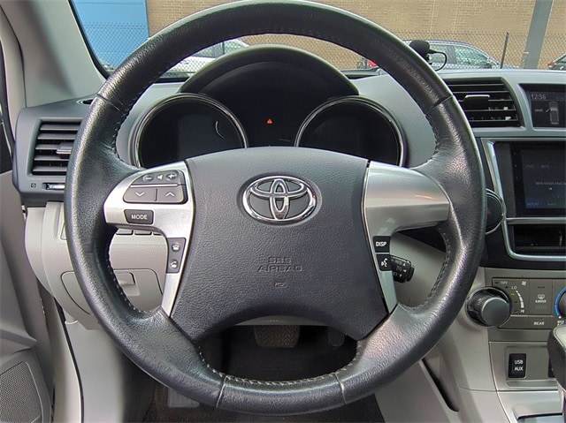2013 Toyota Highlander SE 13