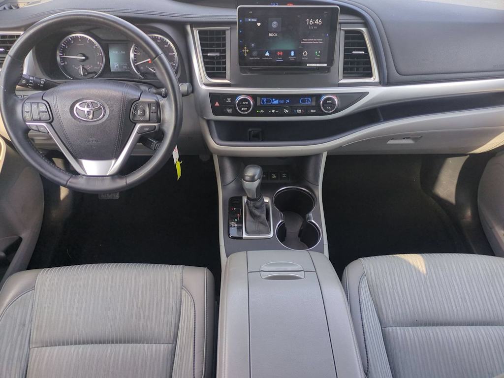Thumbnail: 2015 Toyota Highlander - 9