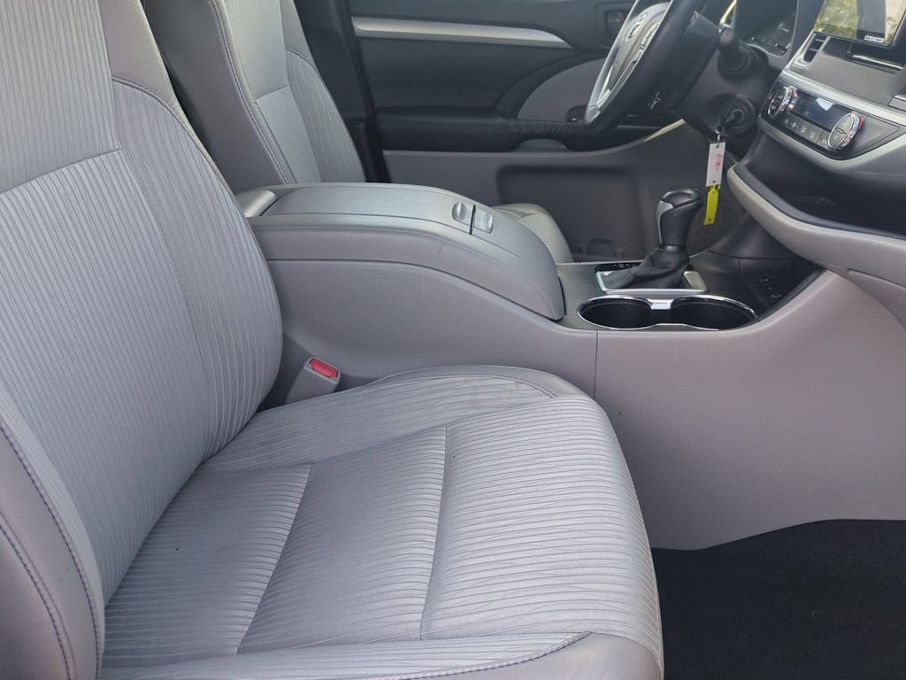 Thumbnail: 2015 Toyota Highlander - 11