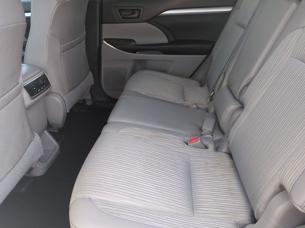 Thumbnail: 2015 Toyota Highlander - 12