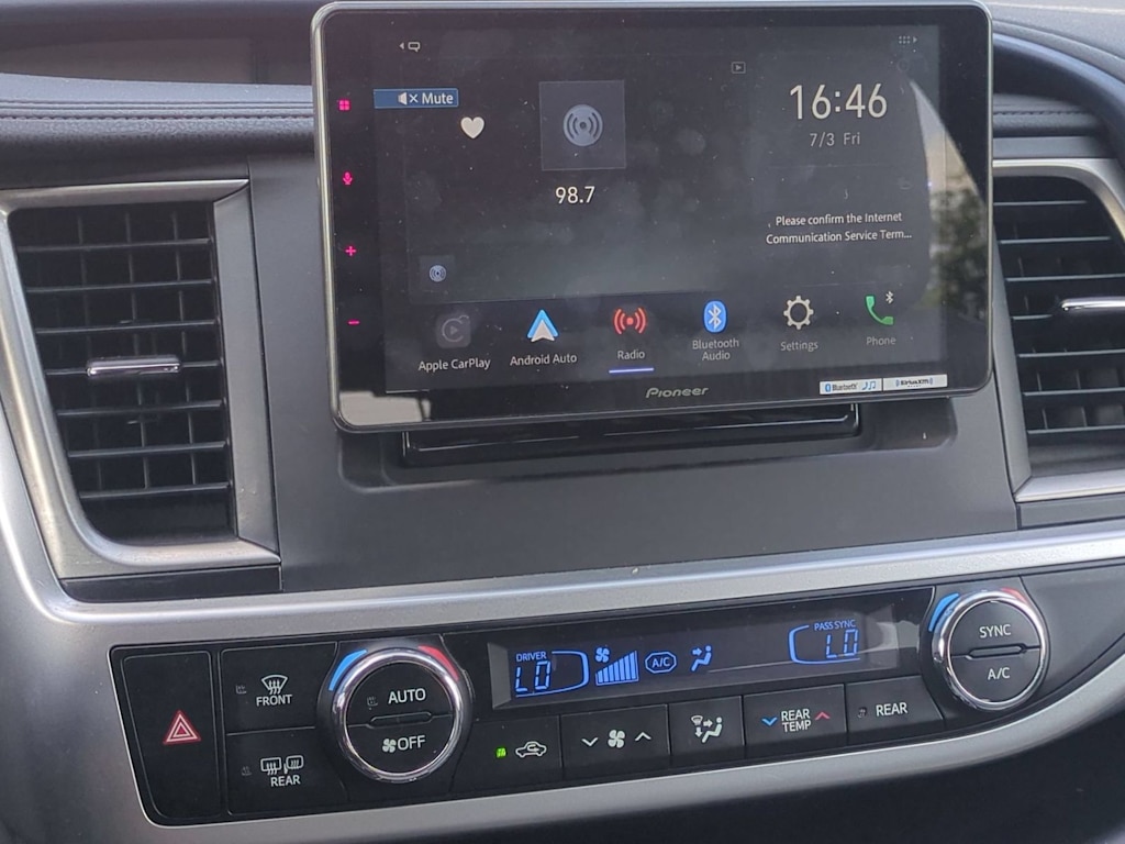 Thumbnail: 2015 Toyota Highlander - 14