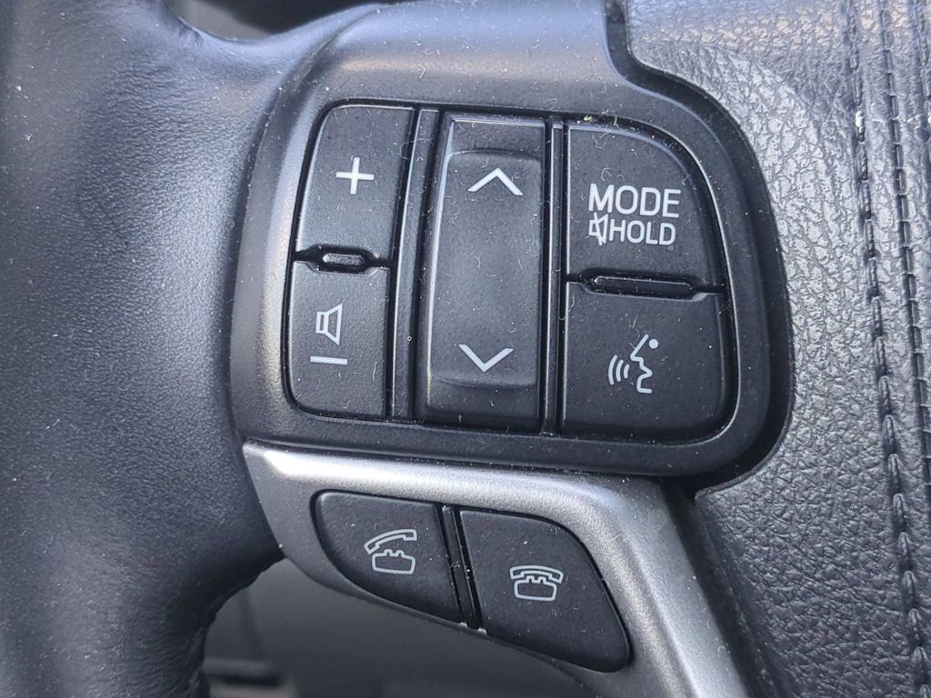 Thumbnail: 2015 Toyota Highlander - 28