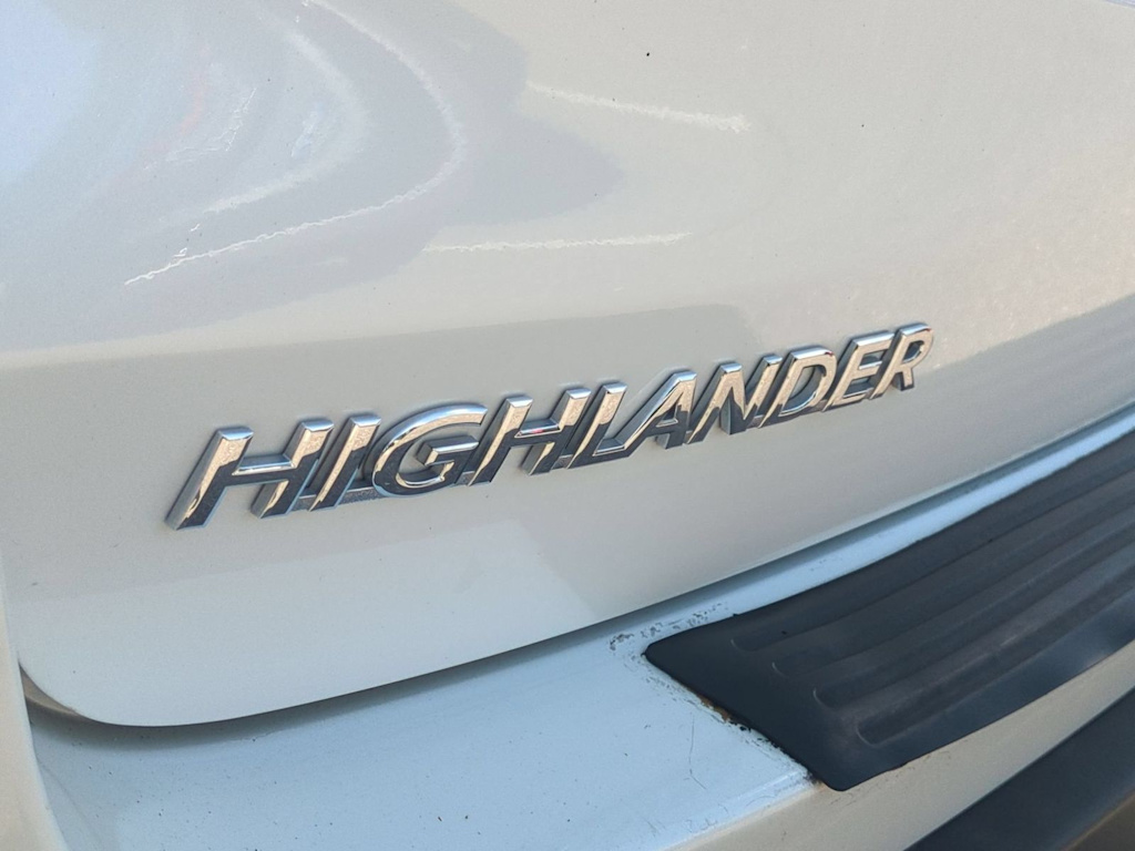 Thumbnail: 2015 Toyota Highlander - 24