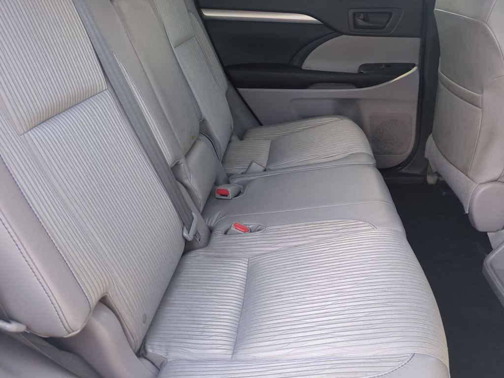 Thumbnail: 2015 Toyota Highlander - 27